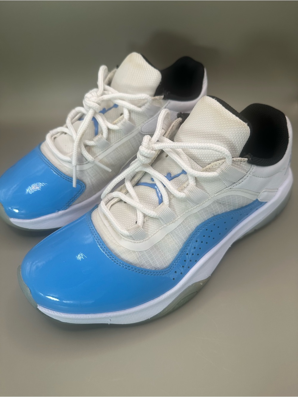 Nike Air Jordan 11 CMFT Low White-University in Blue and White Size 8.